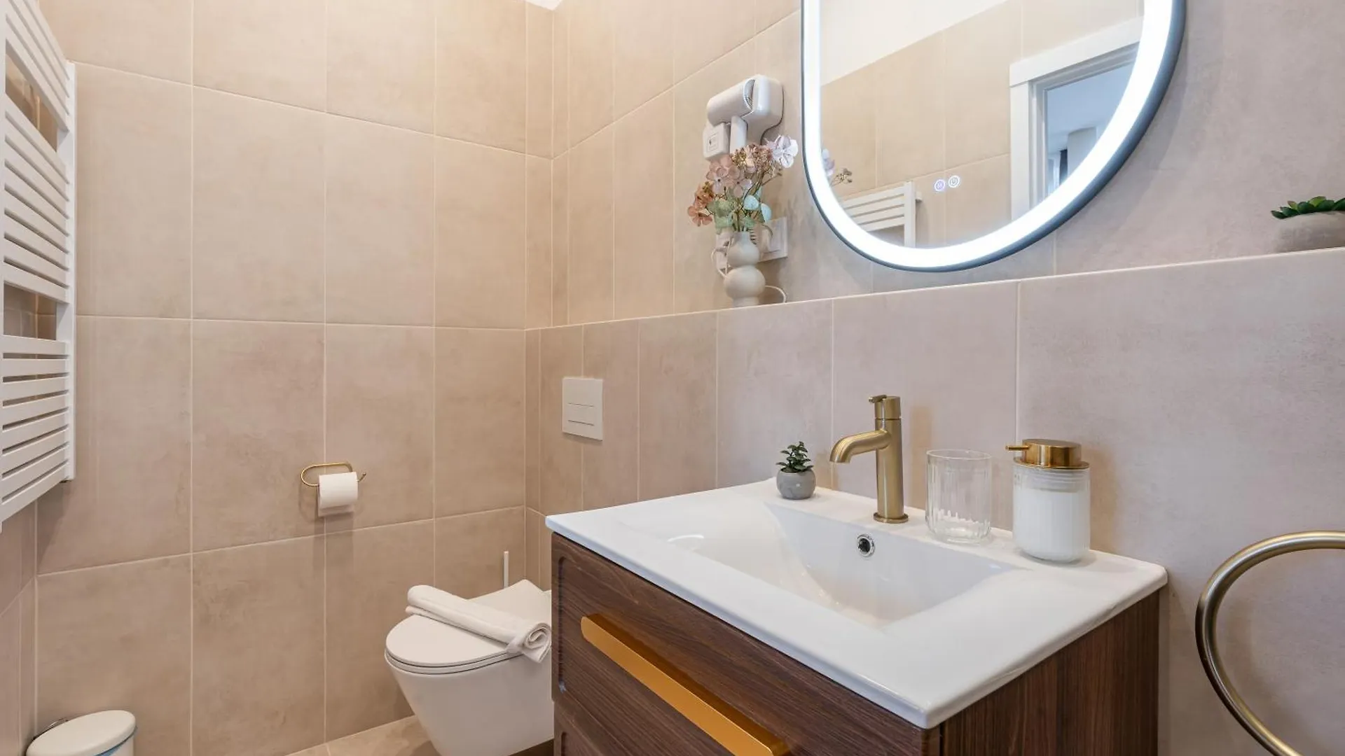 Lägenhet Kiraly 31 - Boutique Apartments, Best Location By Bqa Budapest Ungern